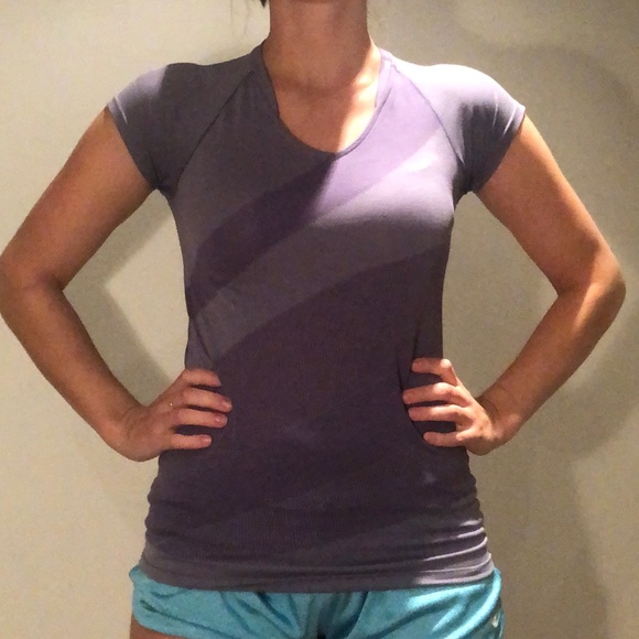 Lululemon Workout T-Shirt - Picture 4 of 5